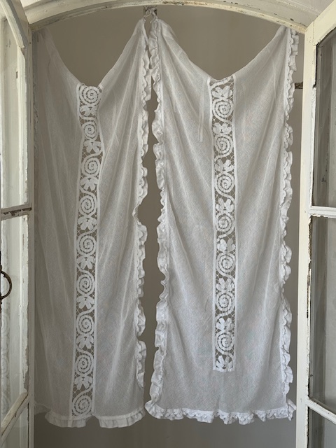 ホワイトチュールレースカーテン A-044A 新入荷アイテム/ホームファブリック フランスアンティーク 21,900円（税込み24,090円）