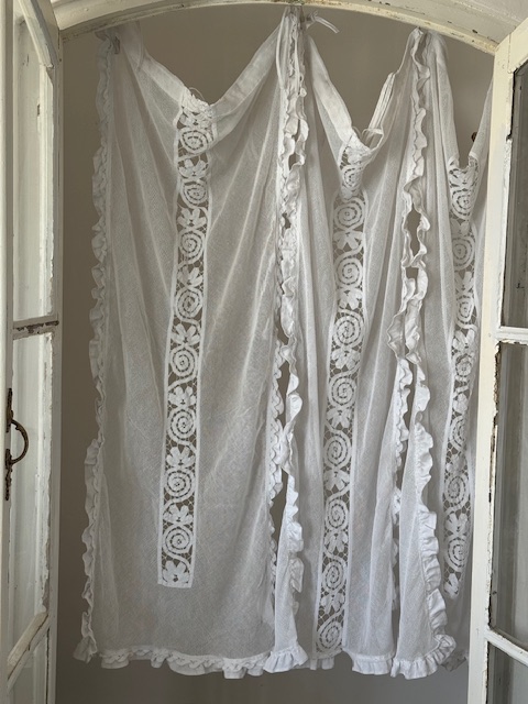 ホワイトチュールレースカーテン A-044C 新入荷アイテム/ホームファブリック フランスアンティーク 19,500円（税込み21,450円）