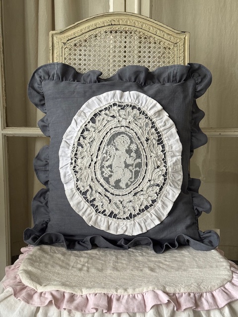 天使モチーフのクッション A-055 ホームファブリック/新入荷アイテム フランスアンティーク Sold out