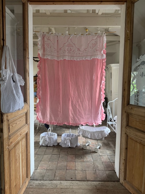 フリルリネンカーテン A-059 新入荷アイテム/ホームファブリック フランスアンティーク 38,000円（税込み41,800円）