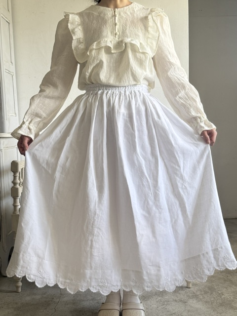 花リム刺繍スカート DI-117S 新入荷アイテム/ファッション フランスアンティーク 36,000円（税込み39,600円）