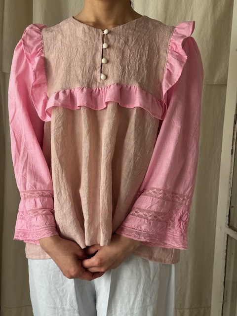 サクラピンク × ビビッドフリルトップス FLORA-DI-115D ファッション/新入荷アイテム フランスアンティーク 23,900円（税込み26,290円）