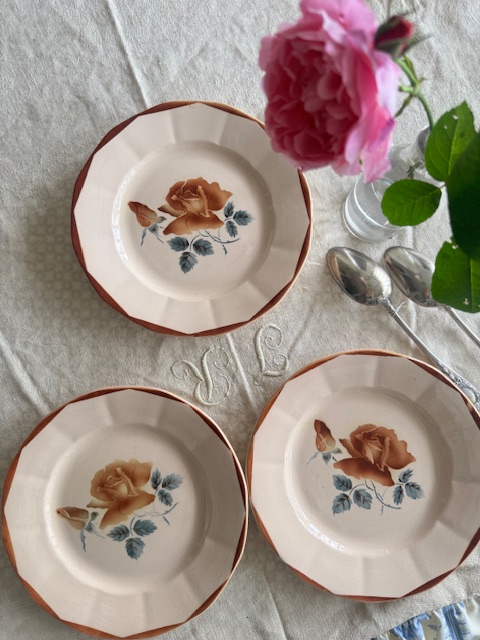 プレート T-243A 新入荷アイテム/キッチン雑貨 フランスアンティーク 3,900円（税込み4,290円）