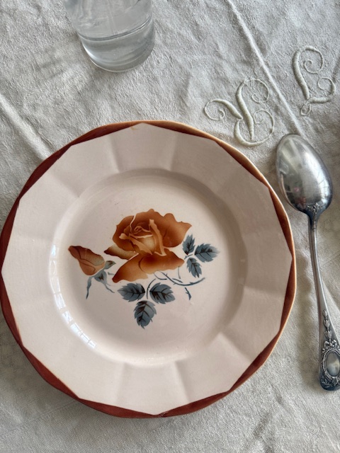 プレート T-243B 新入荷アイテム/キッチン雑貨 フランスアンティーク 3,900円（税込み4,290円）