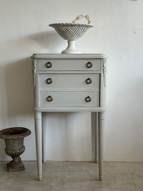 パールグレーチェスト T-99 新入荷アイテム/小型家具 フランスアンティーク 42,000円（税込み46,200円）