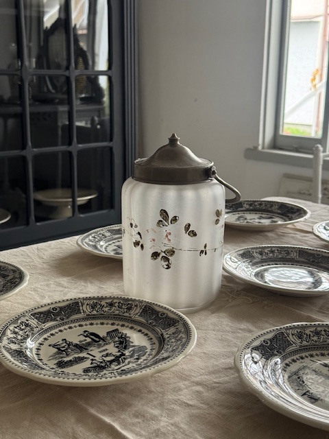 手描き装飾ポット U-31 新入荷アイテム/インテリア雑貨 フランスアンティーク 12,000円（税込み13,200円）