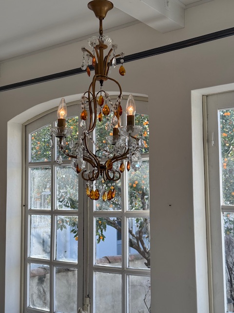 ブラウン・クリスタルパーツ 3灯シャンデリア U-5 新入荷アイテム/照明 フランスアンティーク 79,000円(税込み86,900円)