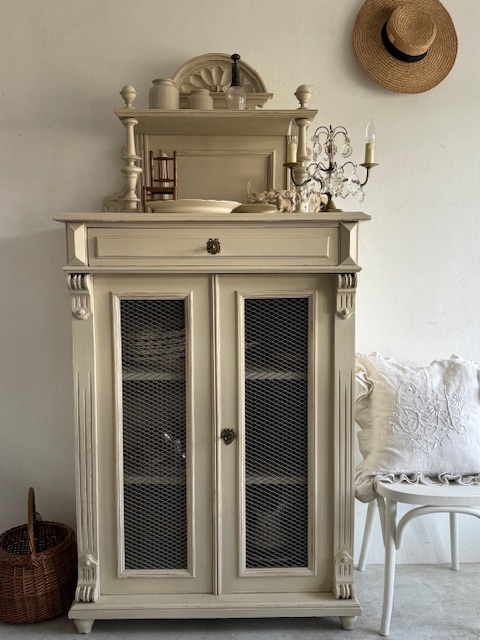 キャビネット V-104 新入荷アイテム/大型家具 フランスアンティーク 179,000円(税込み196,900円)