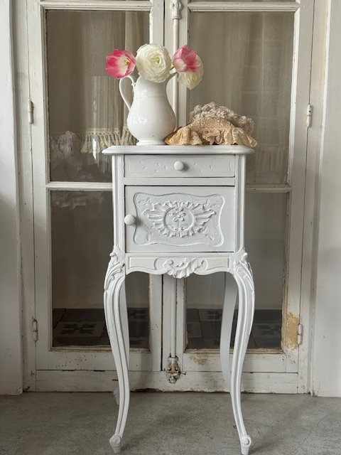 パールグレー ナイトテーブル V-116A 新入荷アイテム/小型家具 フランスアンティーク 39,000円(税込み42,900円)