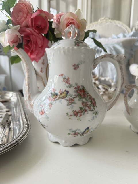 花鳥モチーフ ティーポット V-349A 新入荷アイテム/キッチン雑貨 フランスアンティーク 21,000円（税込み23,100円）