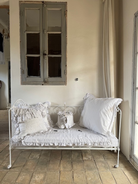 アイアン ベビーベッドソファー V-37AB 新入荷アイテム/イス フランスアンティーク 79,000円（税込み86,900円）