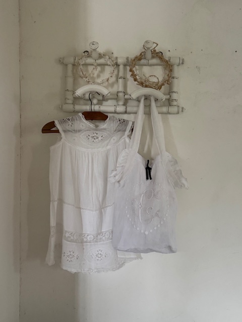 木製ウォールフック V-47 新入荷アイテム/小型家具 フランスアンティーク 16,000円（税込み17,600円）