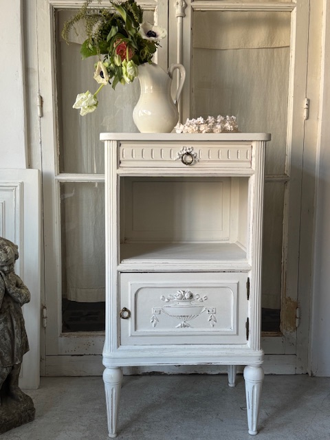 リボン&ローズ装飾キャビネット V-92 新入荷アイテム/小型家具 フランスアンティーク Sold out